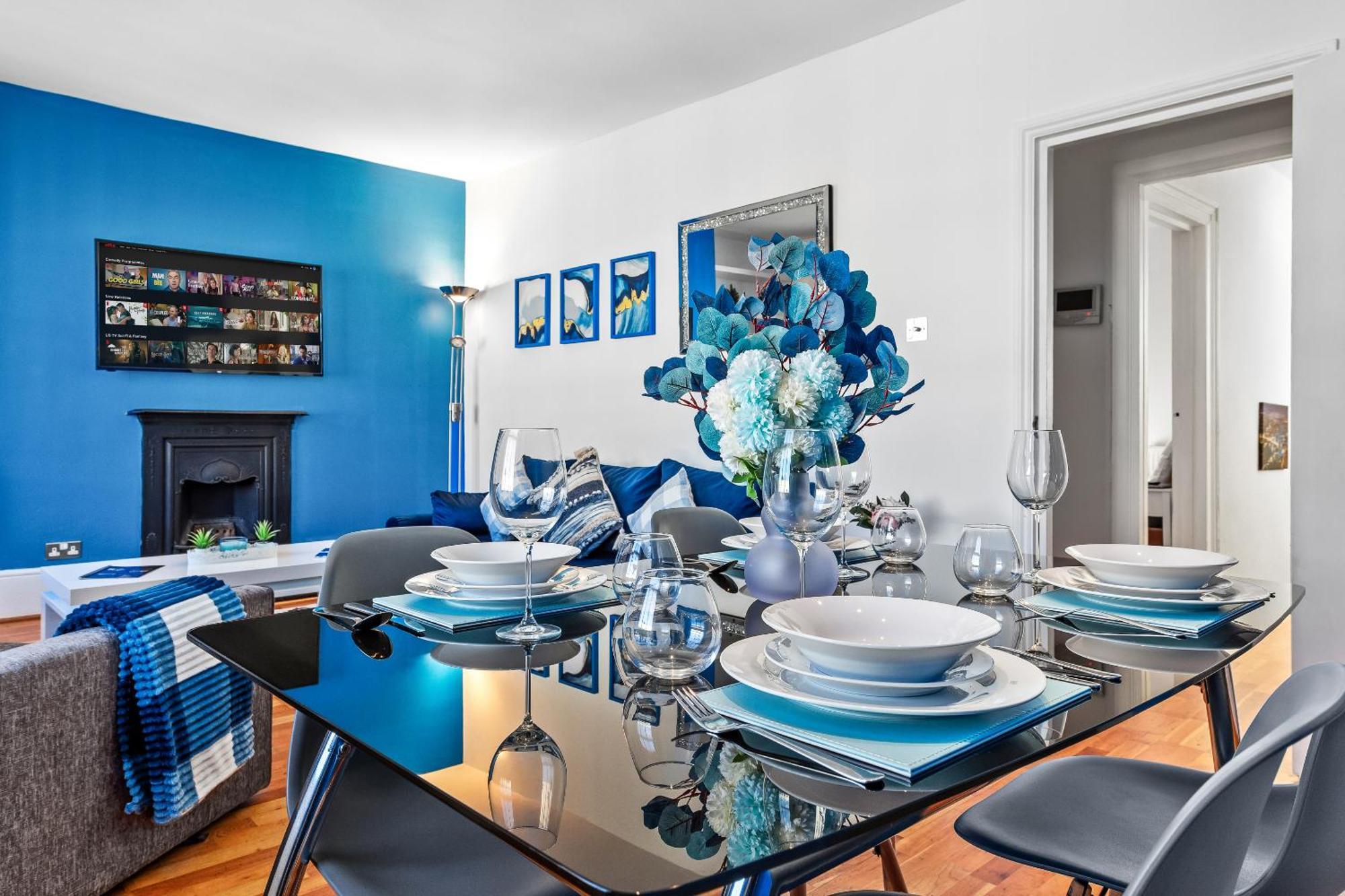 Balcony Blue Theme 1 Bedroom Central London Luxury Flat Near Hyde Park! Accommodates Up To 6! Double Sofa Bed And Next To Station! Exterior foto
