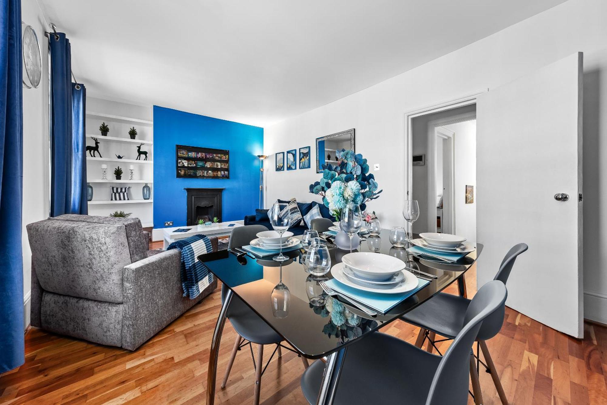 Balcony Blue Theme 1 Bedroom Central London Luxury Flat Near Hyde Park! Accommodates Up To 6! Double Sofa Bed And Next To Station! Exterior foto