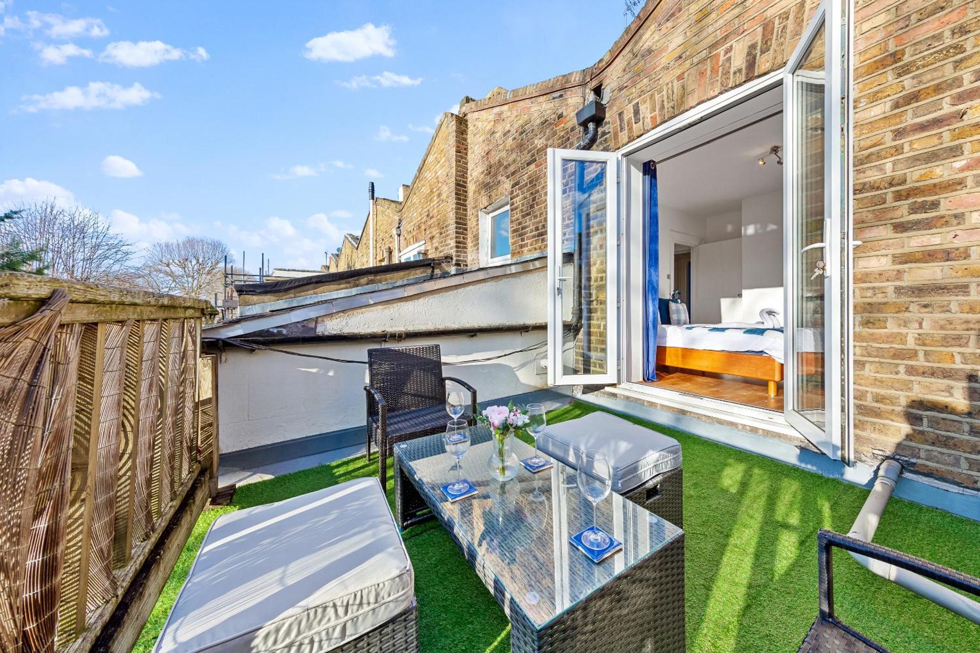 Balcony Blue Theme 1 Bedroom Central London Luxury Flat Near Hyde Park! Accommodates Up To 6! Double Sofa Bed And Next To Station! Exterior foto