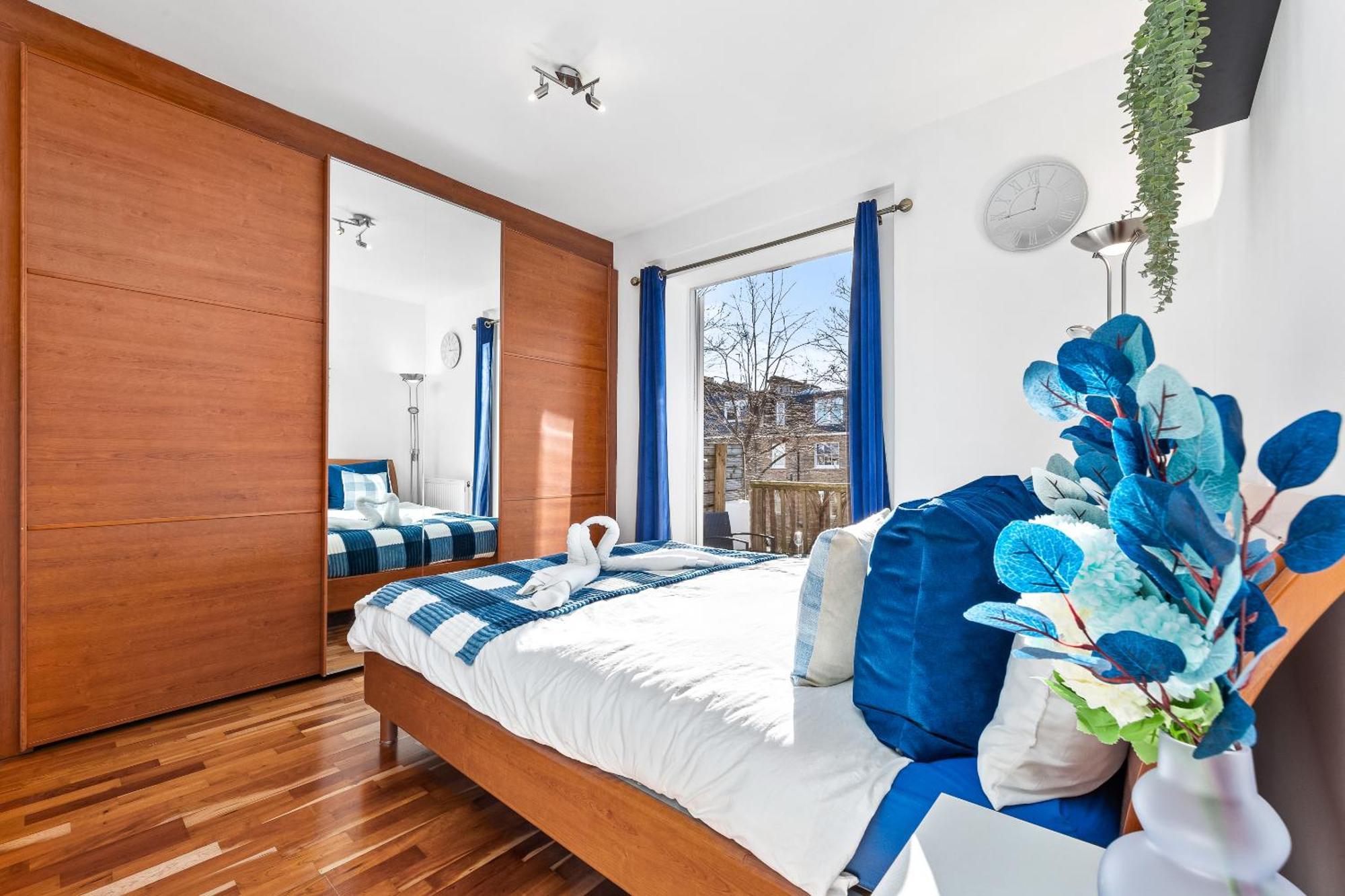 Balcony Blue Theme 1 Bedroom Central London Luxury Flat Near Hyde Park! Accommodates Up To 6! Double Sofa Bed And Next To Station! Exterior foto