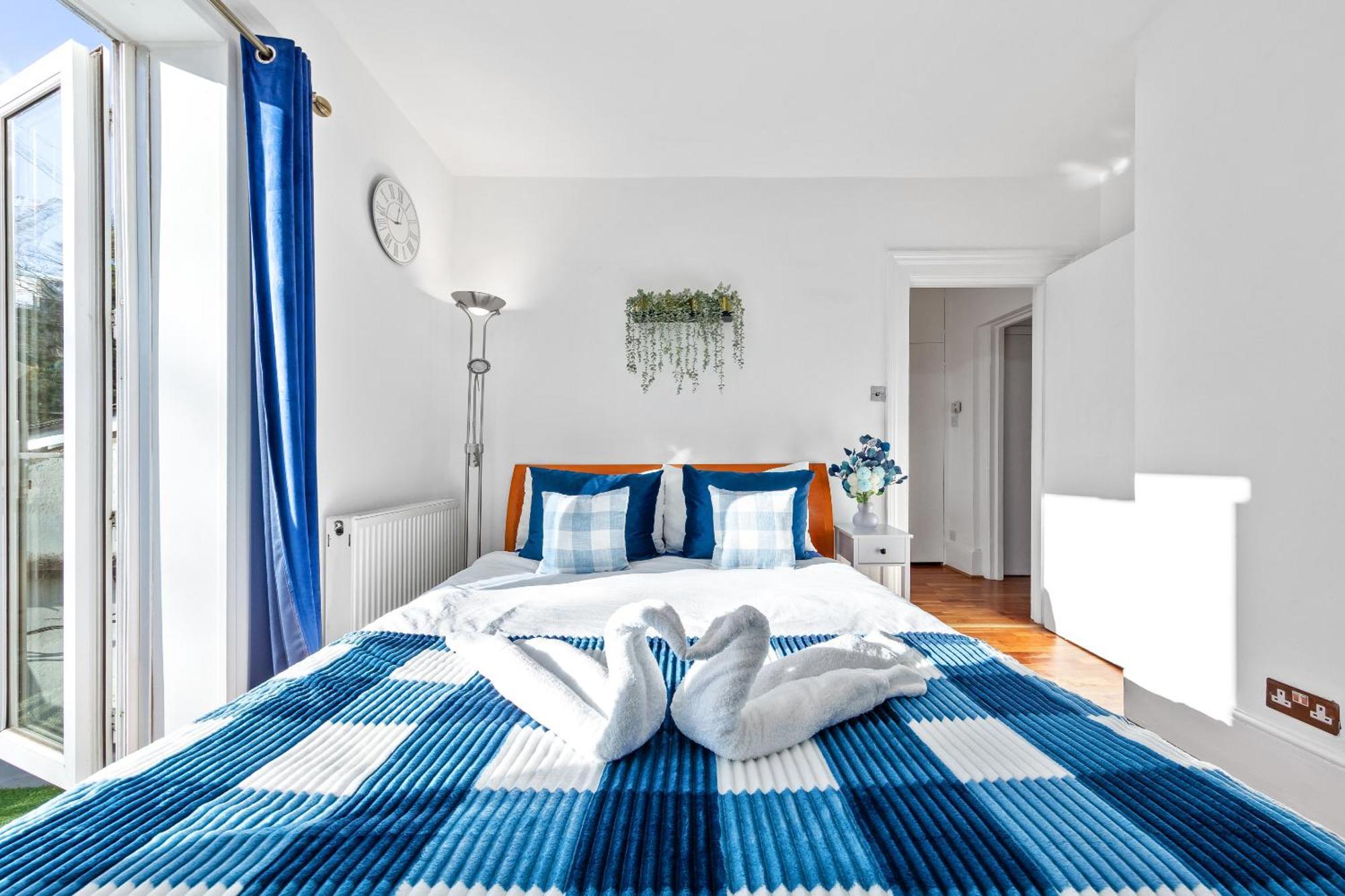 Balcony Blue Theme 1 Bedroom Central London Luxury Flat Near Hyde Park! Accommodates Up To 6! Double Sofa Bed And Next To Station! Exterior foto