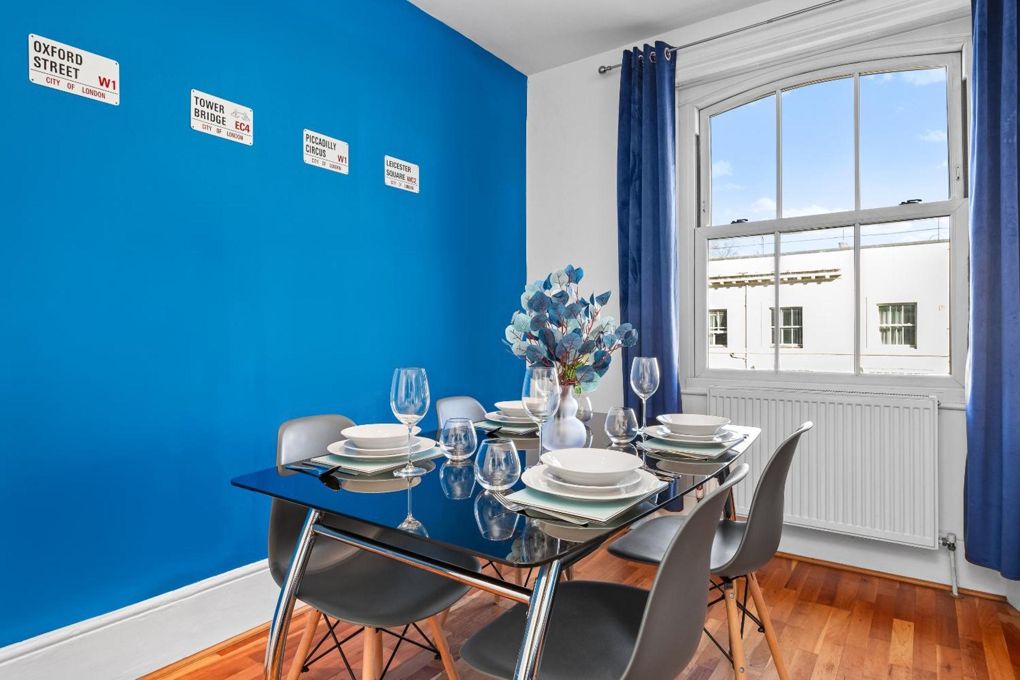 Balcony Blue Theme 1 Bedroom Central London Luxury Flat Near Hyde Park! Accommodates Up To 6! Double Sofa Bed And Next To Station! Exterior foto