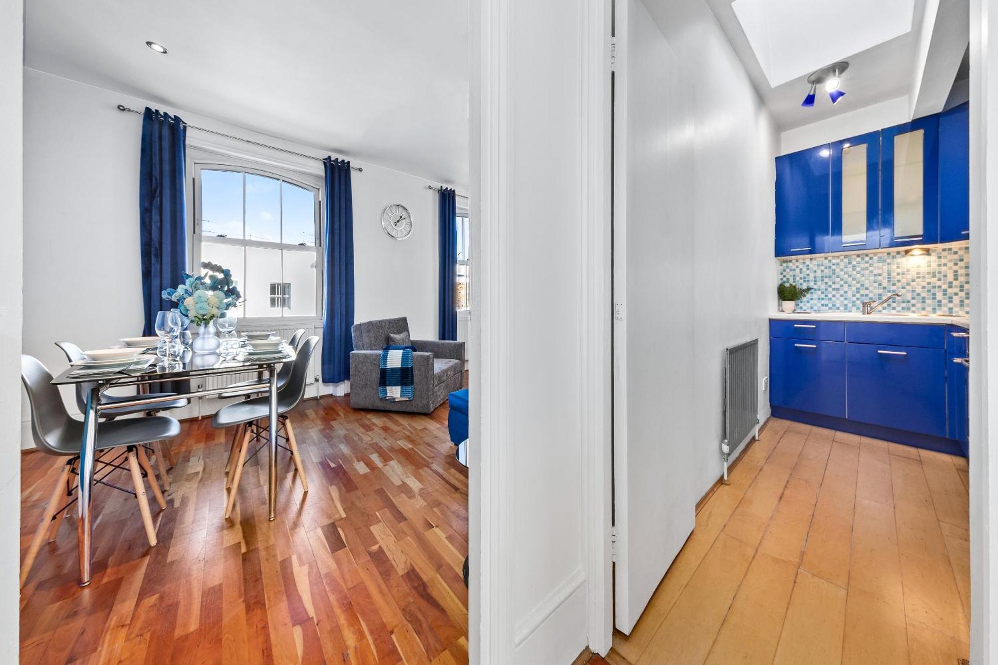 Balcony Blue Theme 1 Bedroom Central London Luxury Flat Near Hyde Park! Accommodates Up To 6! Double Sofa Bed And Next To Station! Exterior foto