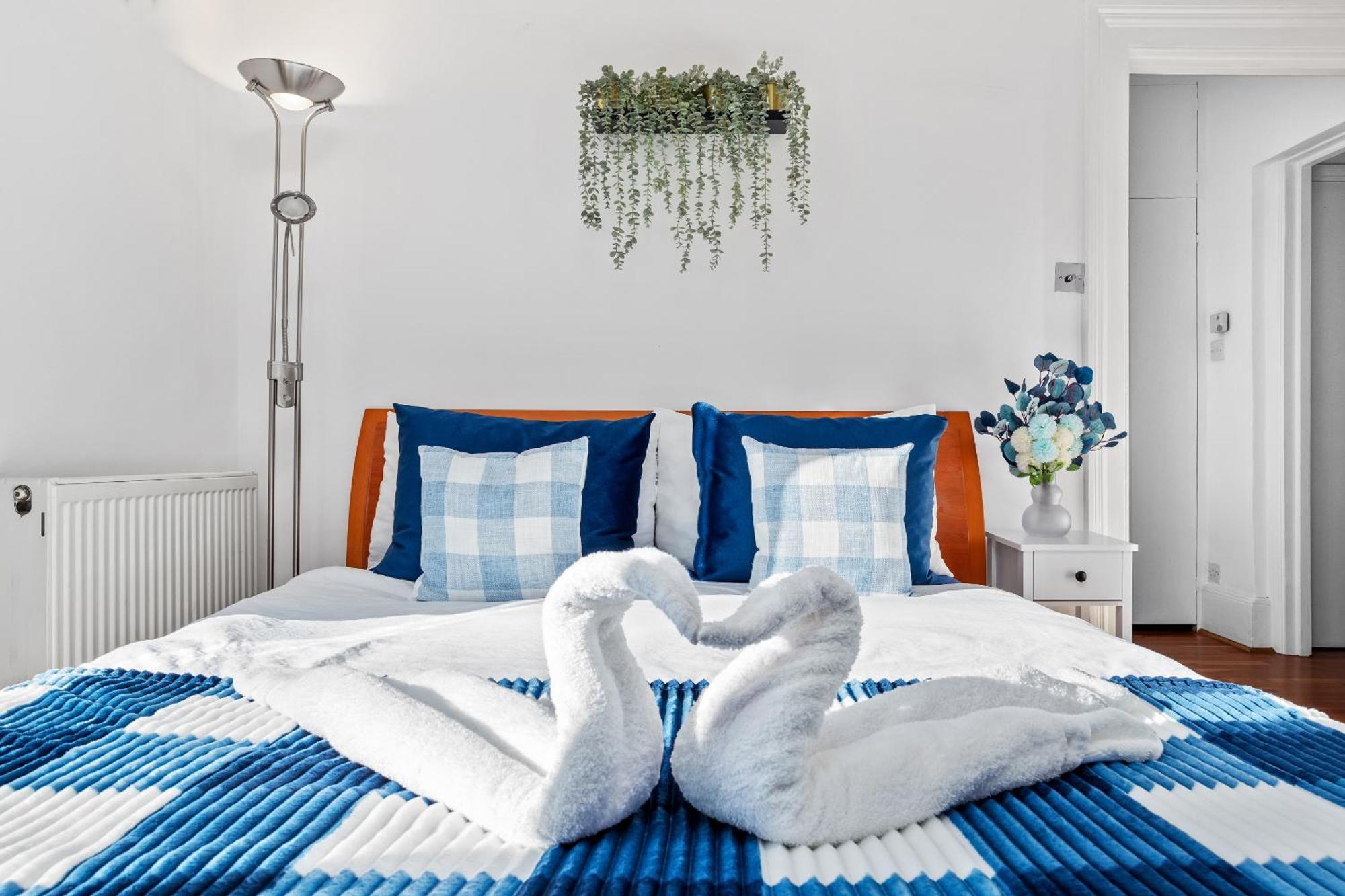 Balcony Blue Theme 1 Bedroom Central London Luxury Flat Near Hyde Park! Accommodates Up To 6! Double Sofa Bed And Next To Station! Exterior foto