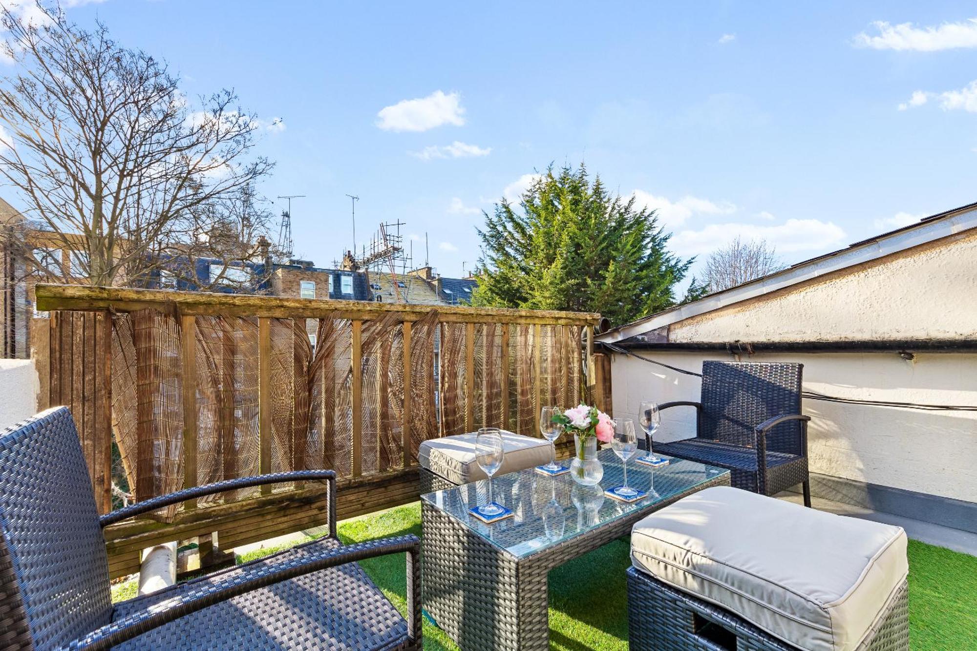 Balcony Blue Theme 1 Bedroom Central London Luxury Flat Near Hyde Park! Accommodates Up To 6! Double Sofa Bed And Next To Station! Exterior foto