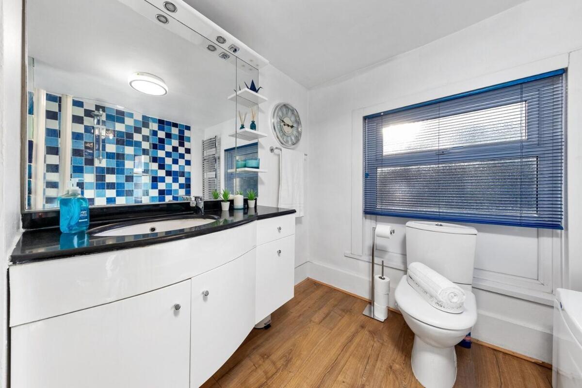 Balcony Blue Theme 1 Bedroom Central London Luxury Flat Near Hyde Park! Accommodates Up To 6! Double Sofa Bed And Next To Station! Exterior foto