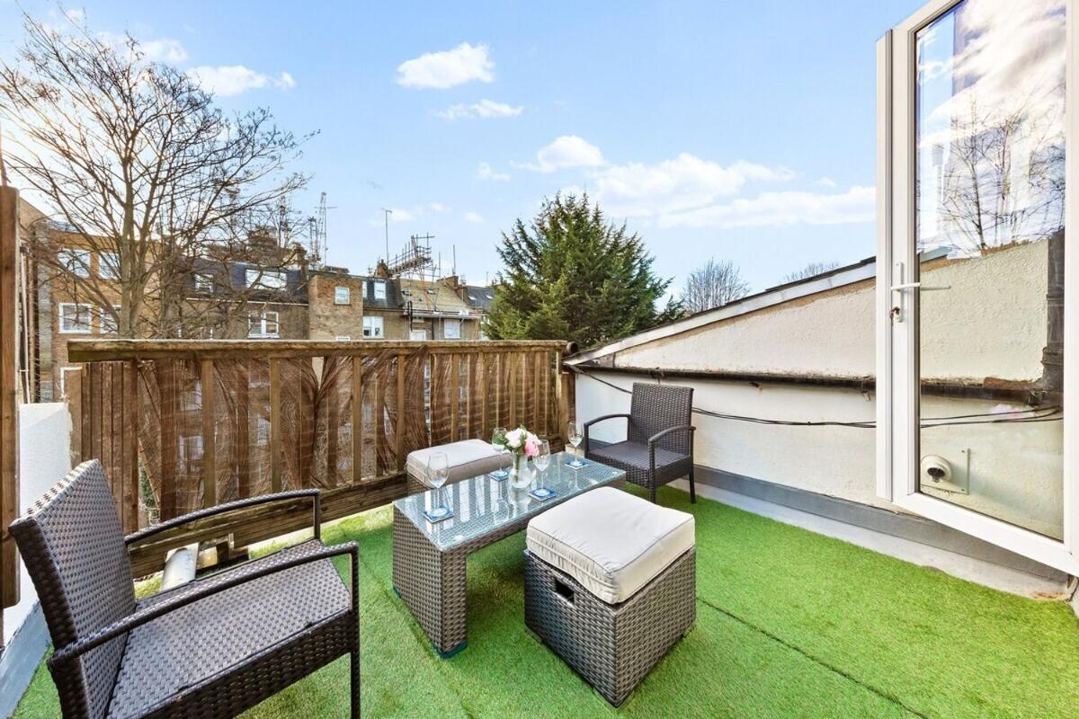 Balcony Blue Theme 1 Bedroom Central London Luxury Flat Near Hyde Park! Accommodates Up To 6! Double Sofa Bed And Next To Station! Exterior foto